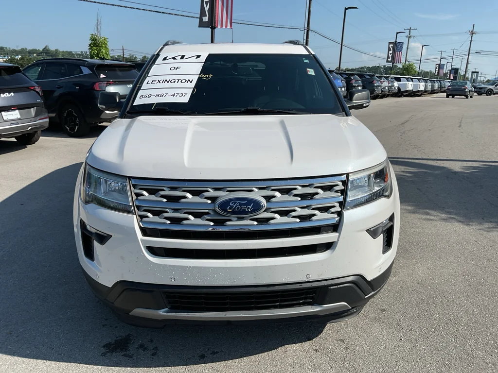 Used 2019 White Platinum Metallic Tri-Coat Ford XLT image 3