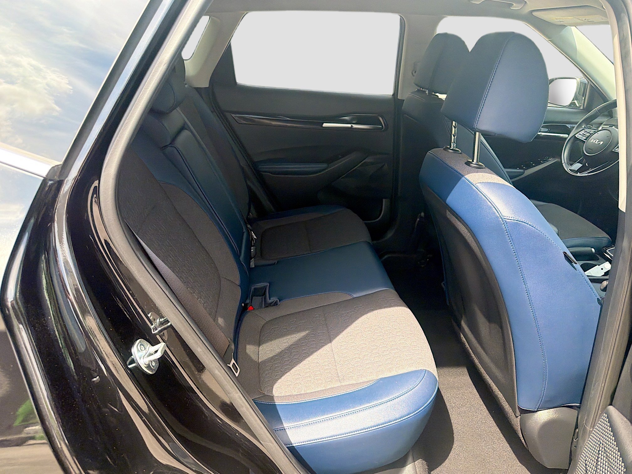 Used 2024 Fusion Black Kia S image 29