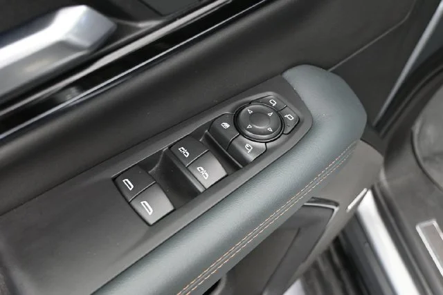 Used 2025 Silver GMC AT4 image 15