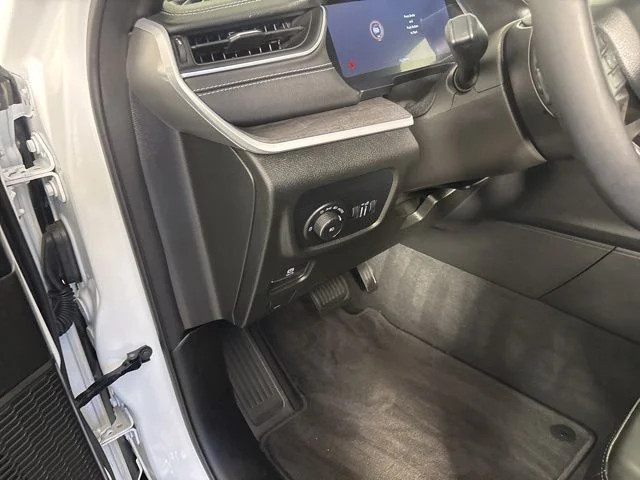 Used 2025 White Jeep Limited image 15