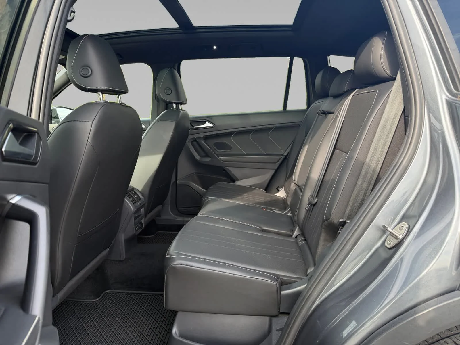 2023 Volkswagen Tiguan SE R-LINE BLACK - Photo 22