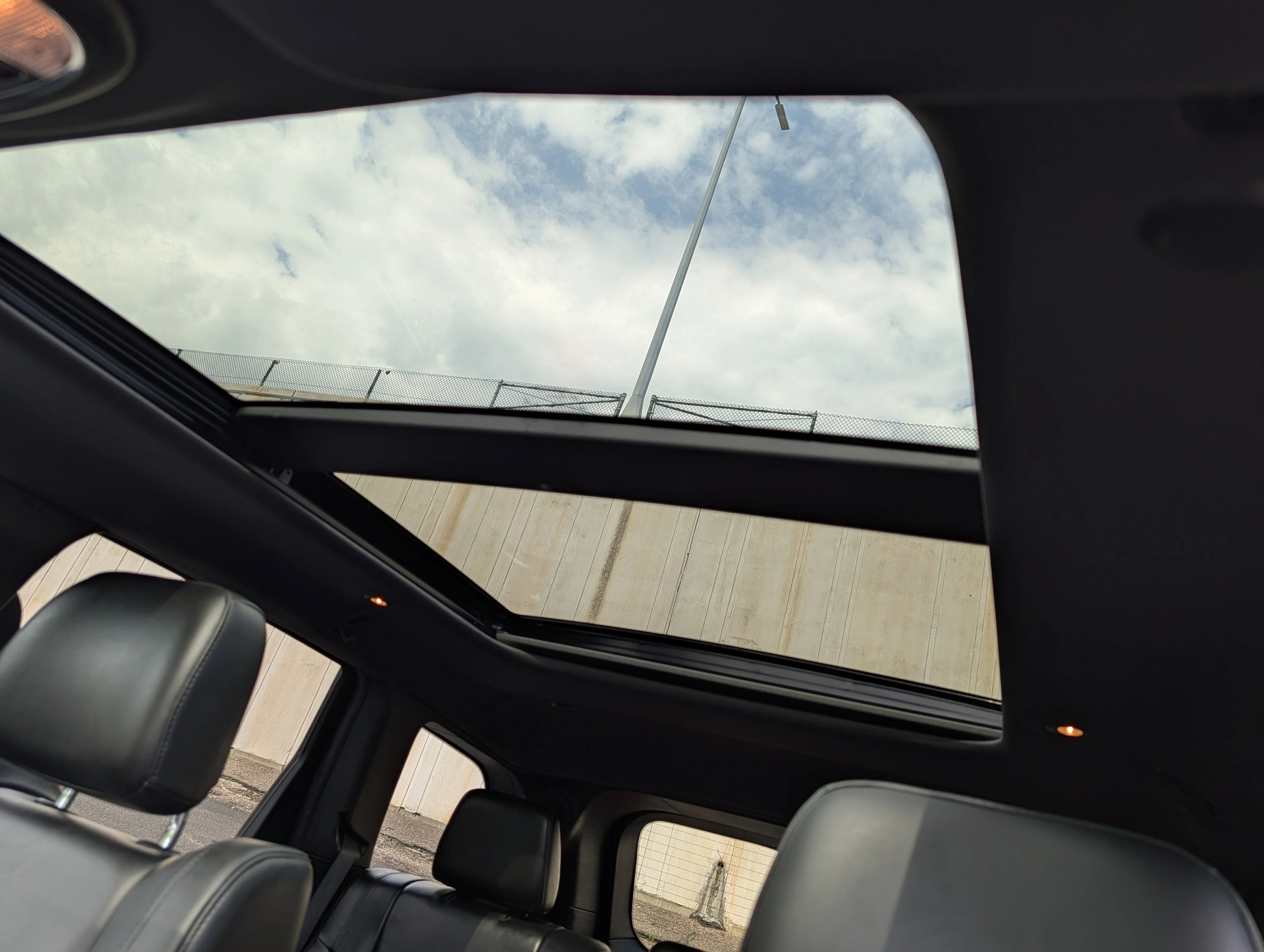 Used 2019 Diamond Black Crystal Pearlcoat Jeep Limited image 21
