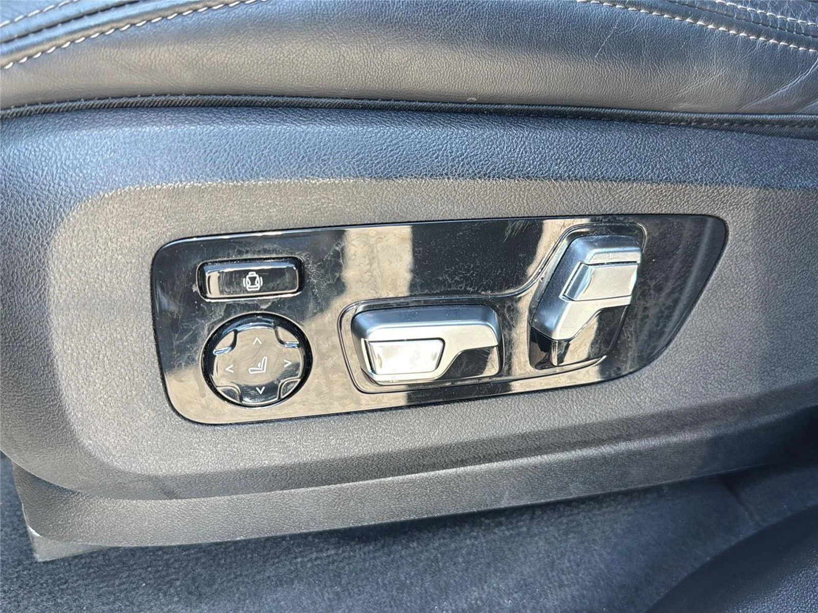 2025 BMW X7 40i - Photo 18