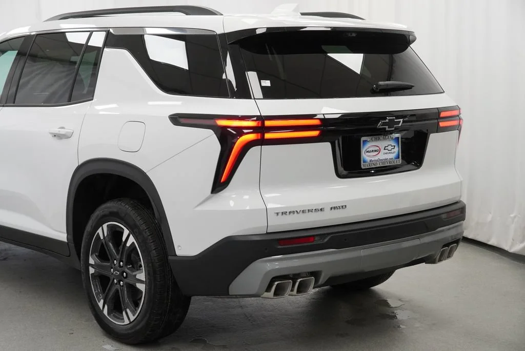 New 2027 Summit White Chevrolet LT image 39