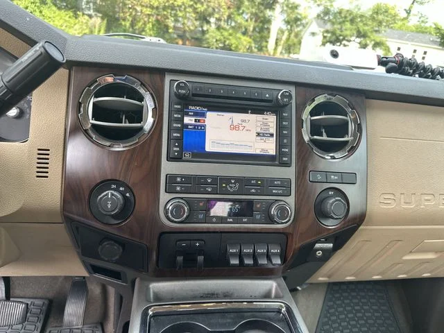 Used 2012 White Ford Lariat image 20