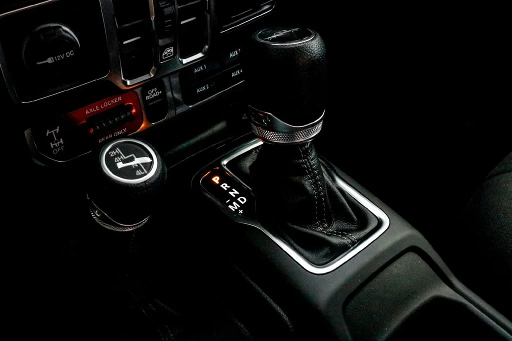 New 2025 Black Jeep Mojave image 18