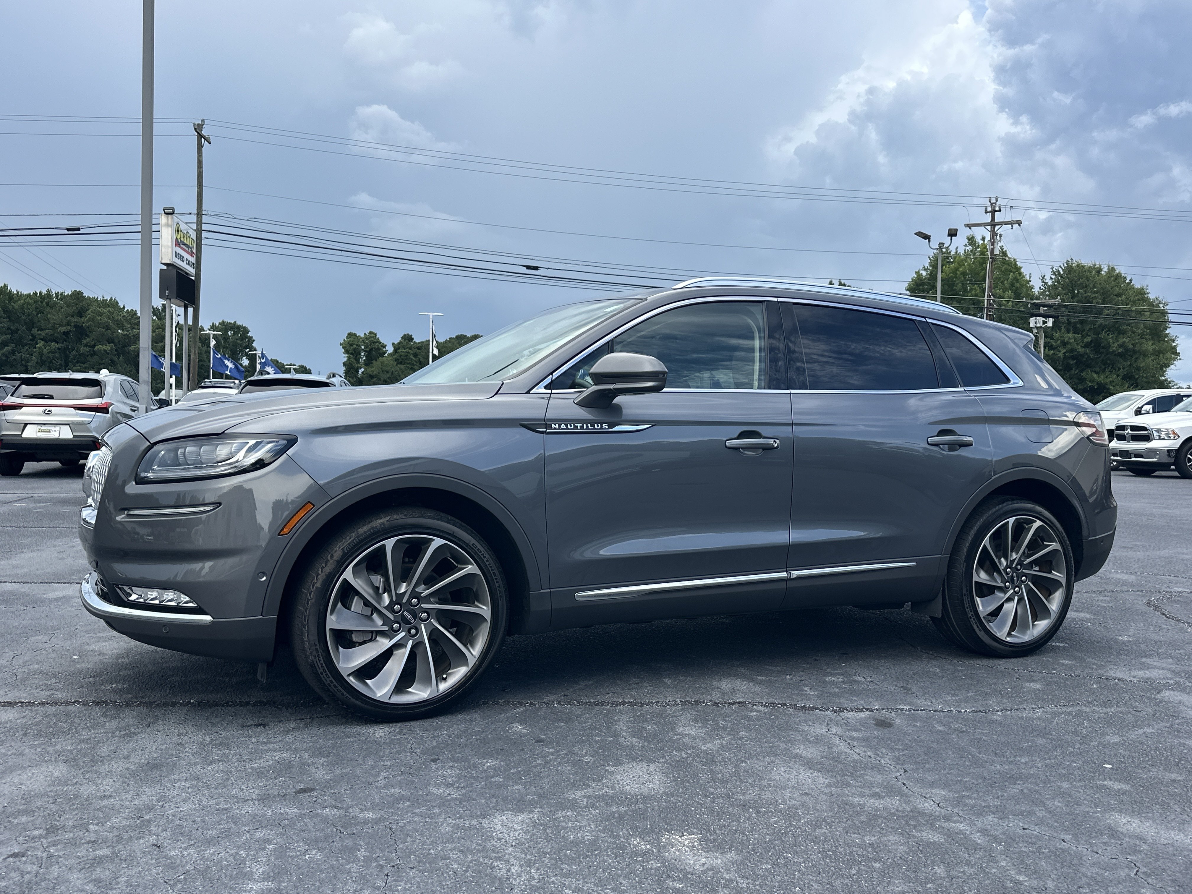 Used 2022 Gray Lincoln Reserve image 4