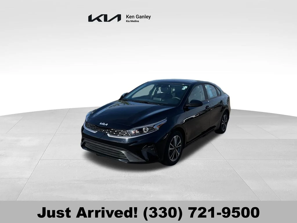 2023 Kia Forte LXS AT's photo