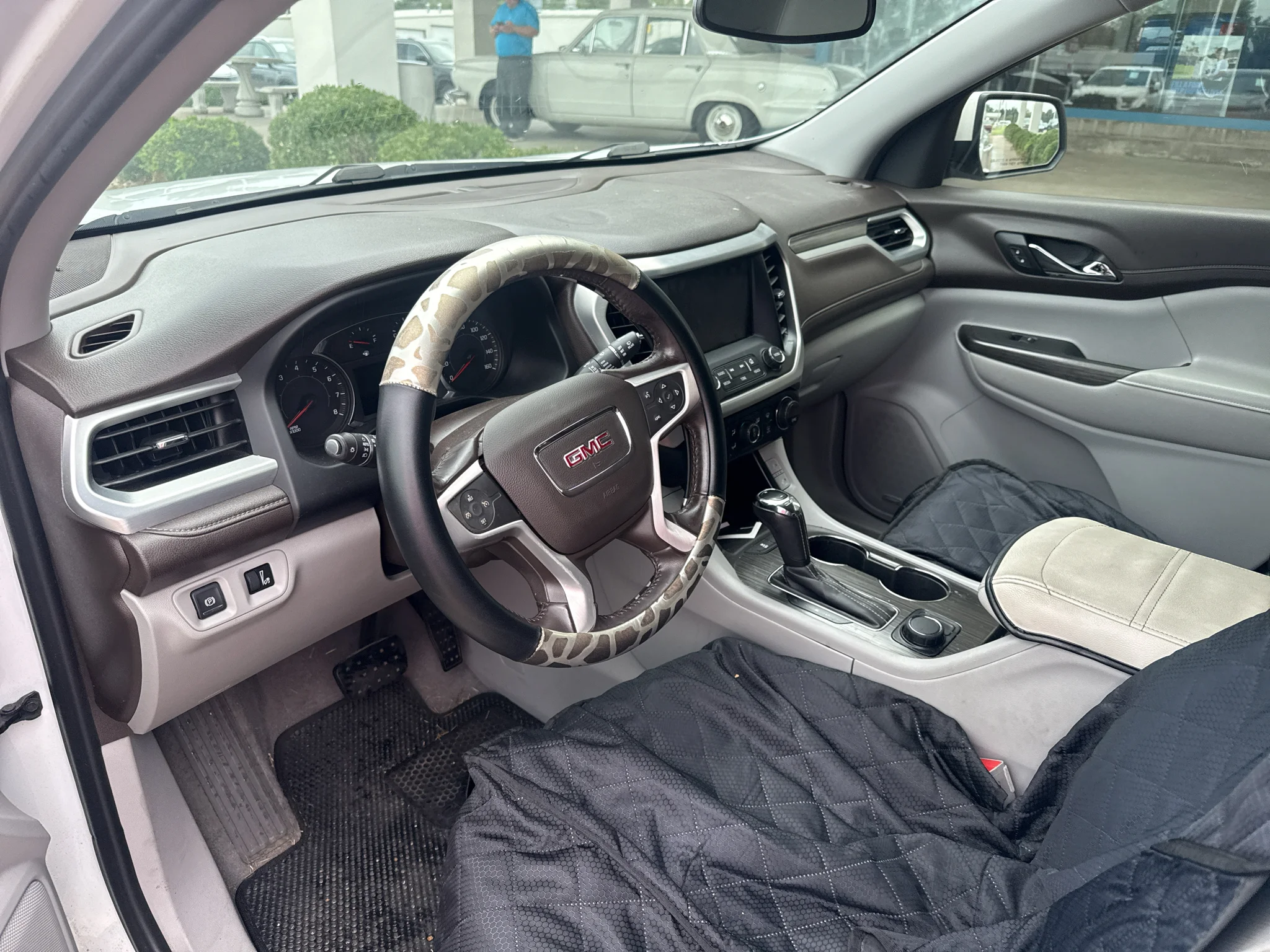 Used 2019 White Frost Tri-Coat GMC SLT image 10