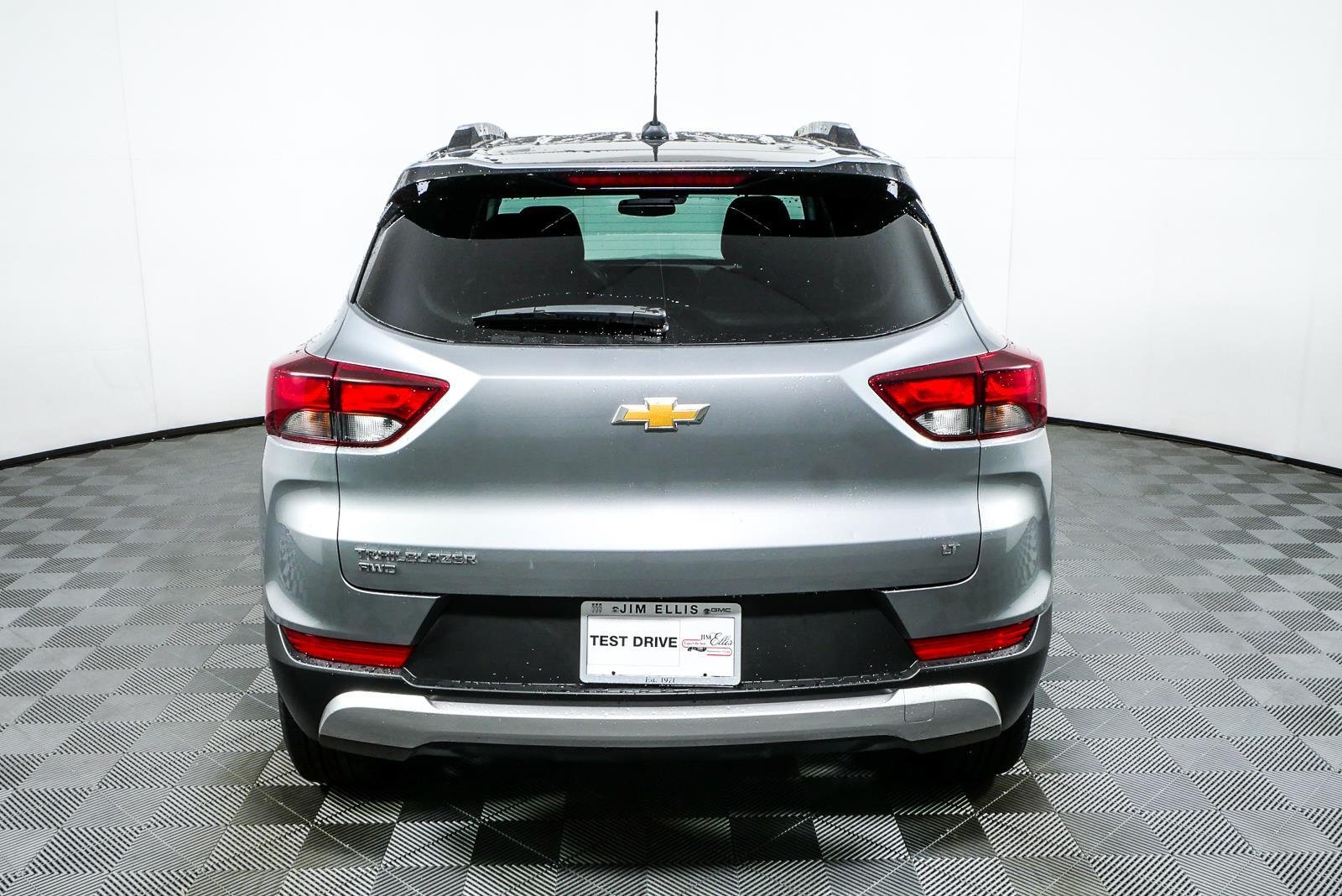 Used 2025 Sterling Gray Metallic Chevrolet LT image 25