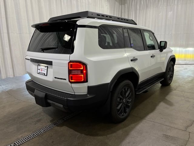 New 2027 Wind Chill Pearl <sup>1</sup> Toyota  image 3