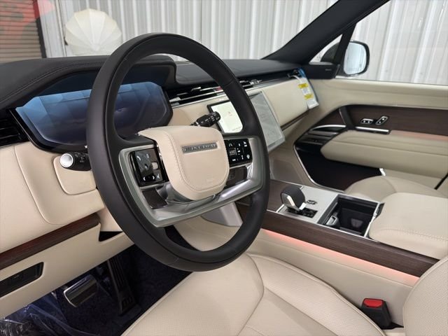 New 2026 Eiger Grey Land Rover SE image 11