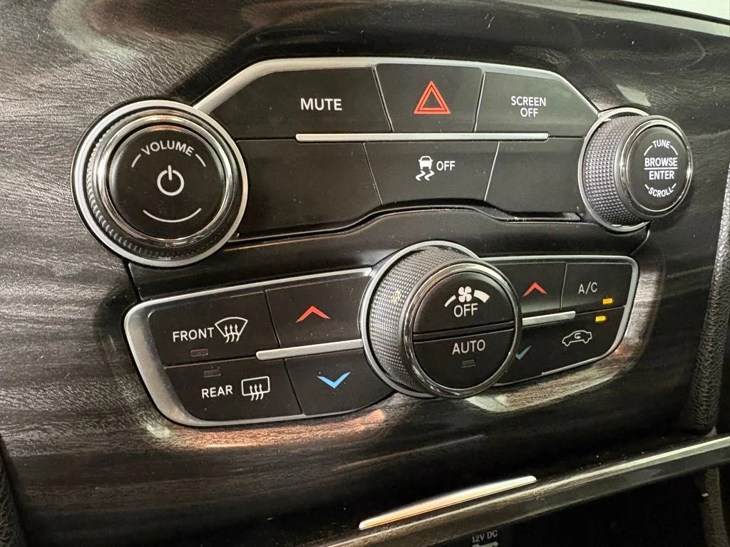 Used 2019 White Chrysler Touring image 32