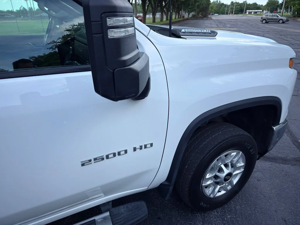 Used 2025 White Chevrolet LT image 8