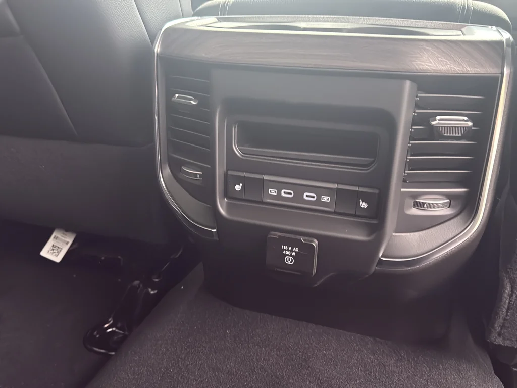 New 2027 Diamond Black Crystal Pearl-Coat Exterior Paint RAM Laramie image 30
