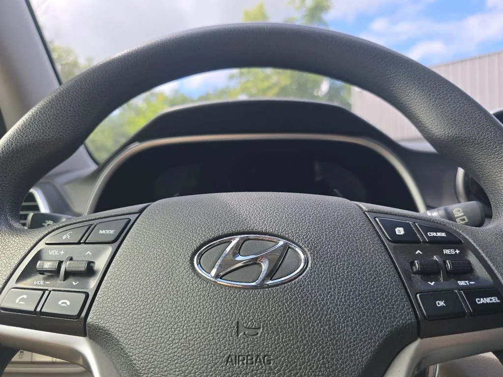 Used 2020 Gray Hyundai SE image 23