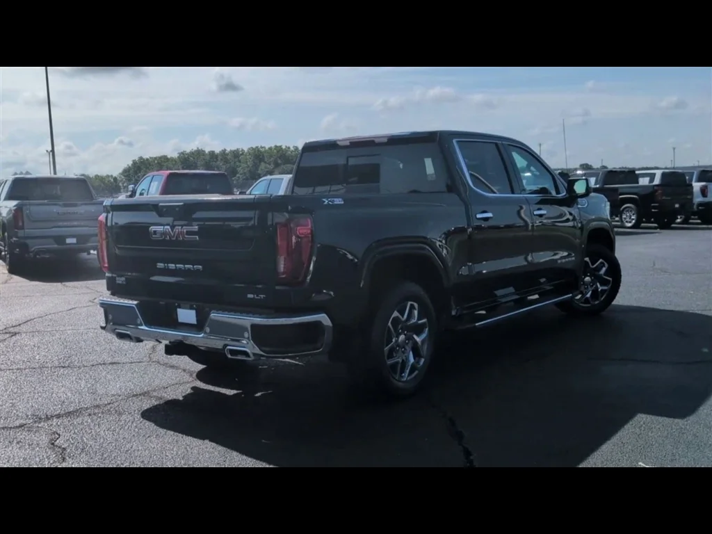 New 2026 Onyx Black GMC SLT image 32