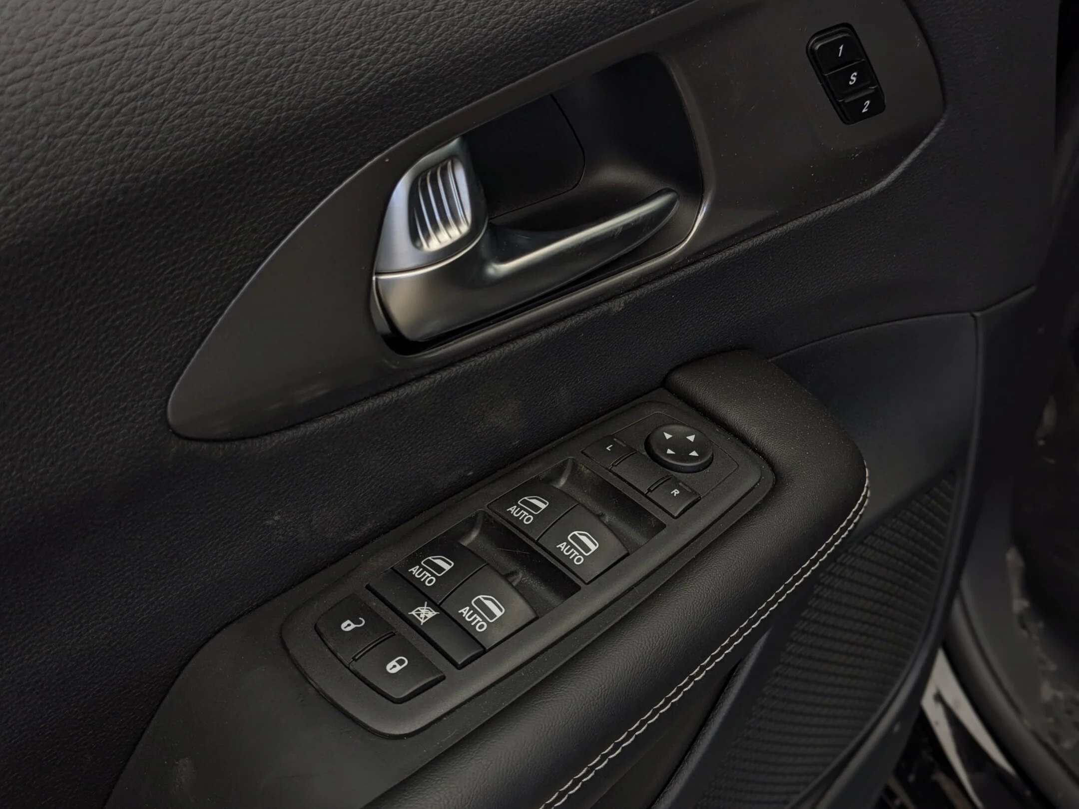 New 2026 Black Chrysler Select - - AWD - Full Sunroof - S Appearance - 360 Camera - Remote Start & More! image 13
