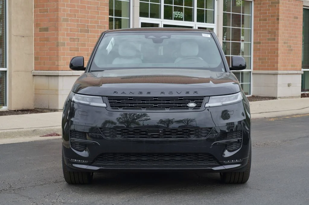 New 2026 Santorini Black Land Rover Dynamic SE image 4
