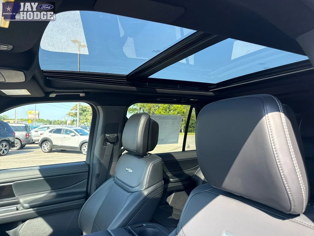 New 2027 Star White Metallic Tri-Coat Ford MAX Platinum image 28