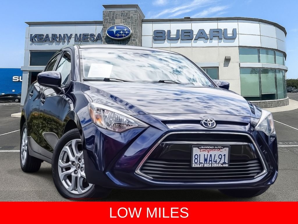Used 2018 Black Toyota Base image 1