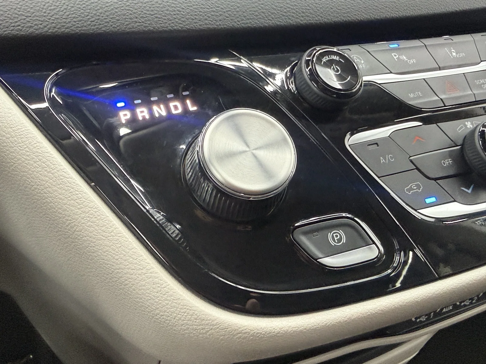 Used 2024 SILVER Chrysler Touring L image 22