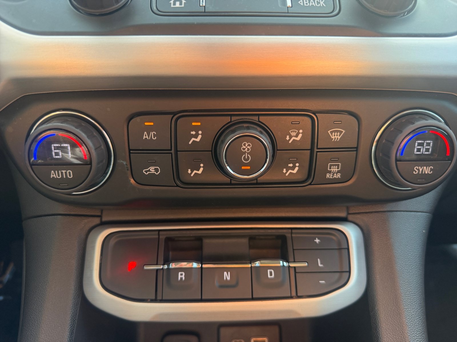 Used 2022 Light Stone Metallic GMC SLE image 16