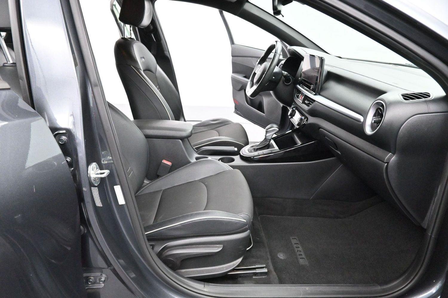 Used 2022 Gravity Gray Kia GT-Line image 28