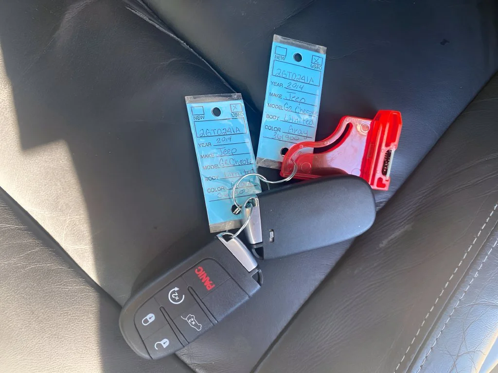Used 2014  Jeep Limited image 32