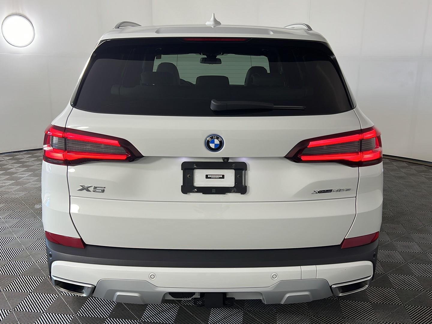 Certified Used 2023 Alpine White BMW xDrive45e image 6
