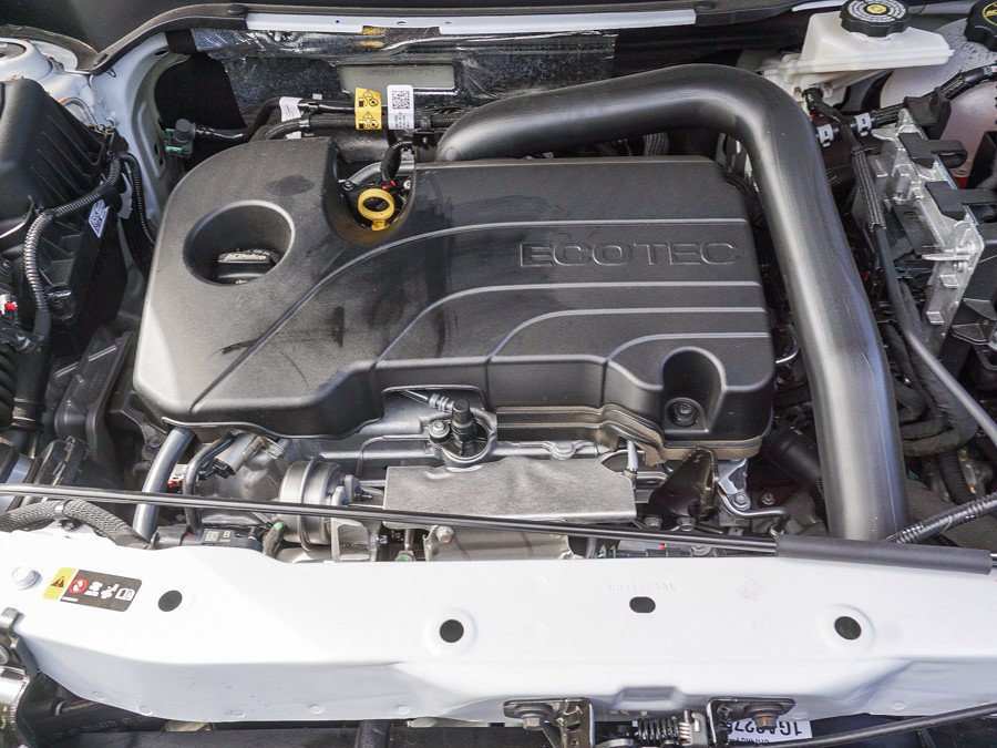 Used 2026 Summit White Chevrolet LT image 25