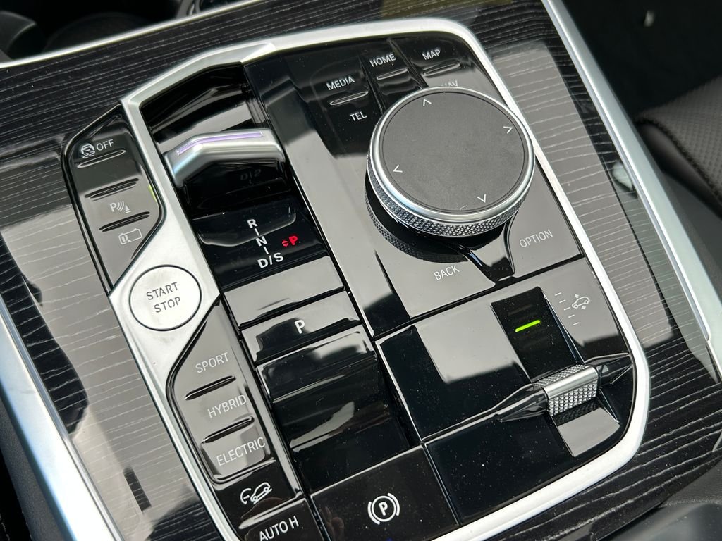 New 2026 Black Sapphire Metallic BMW xDrive50e image 28