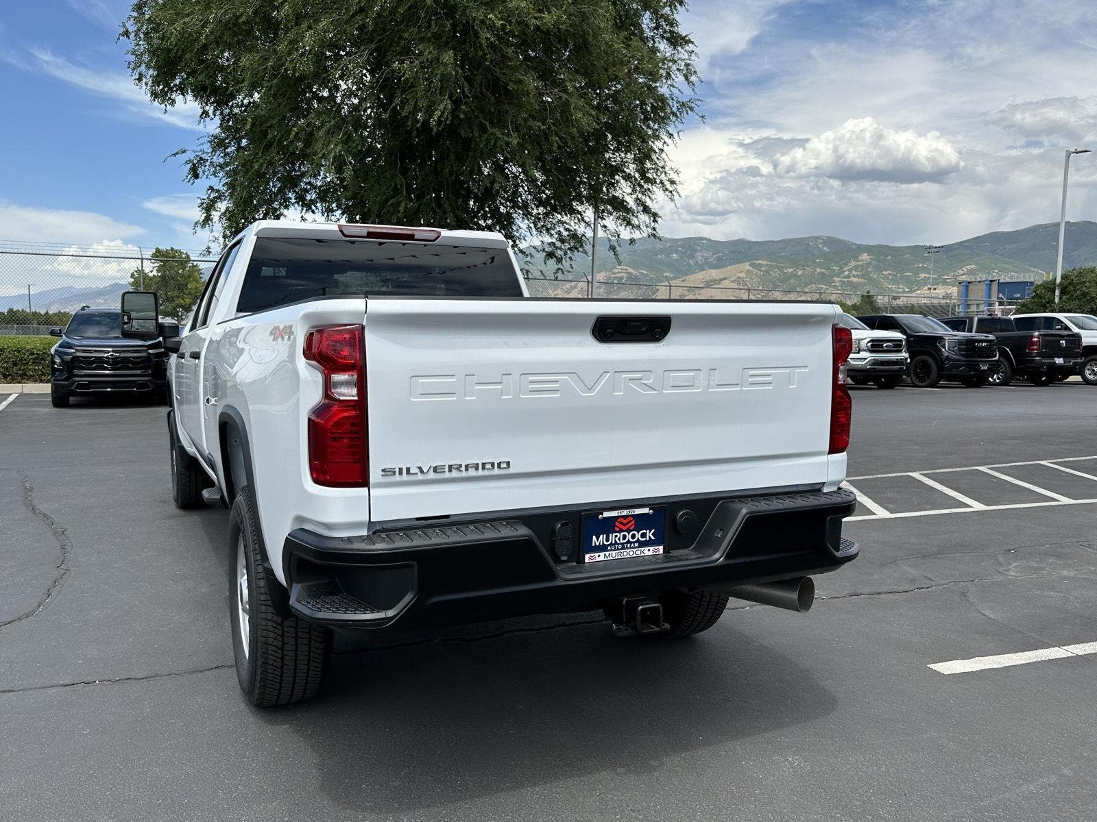 New 2026 Summit White Chevrolet WT image 11