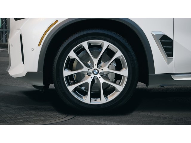 New 2026 Mineral White Metallic BMW xDrive40i image 7