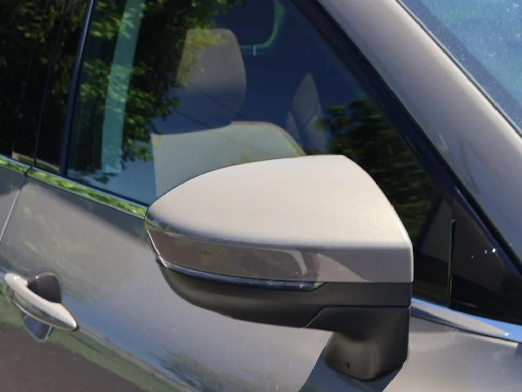 Used 2024 Beige Nissan Platinum image 7