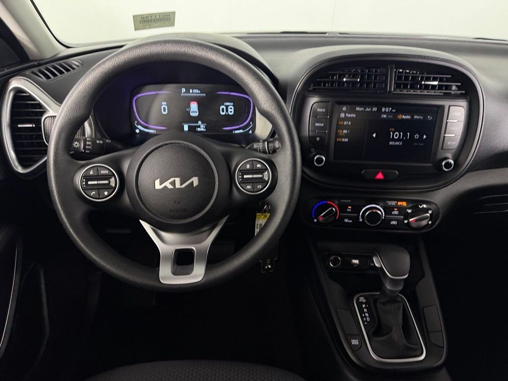 2025 Kia Soul LX - Photo 14