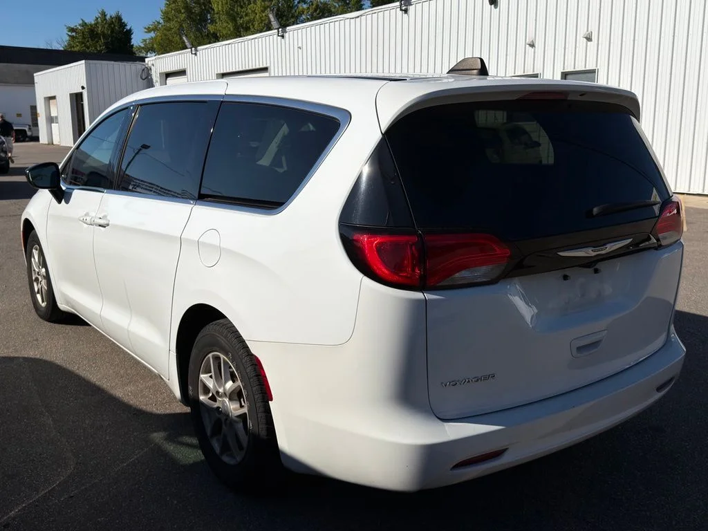 Used 2024 White Chrysler LX image 8
