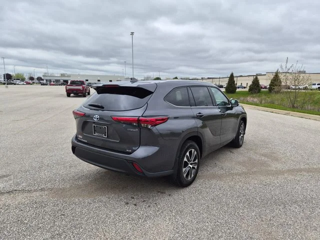 Used 2022 Gray Toyota XLE image 5