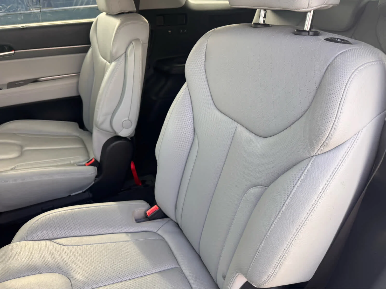 Used 2022 Hyper White Hyundai SEL image 9