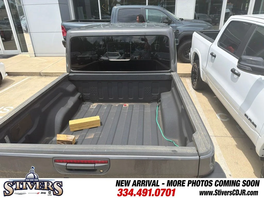 Used 2025 Gray Jeep Nighthawk image 6