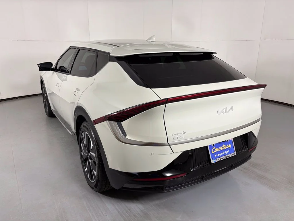 Used 2023 White Kia Wind image 6