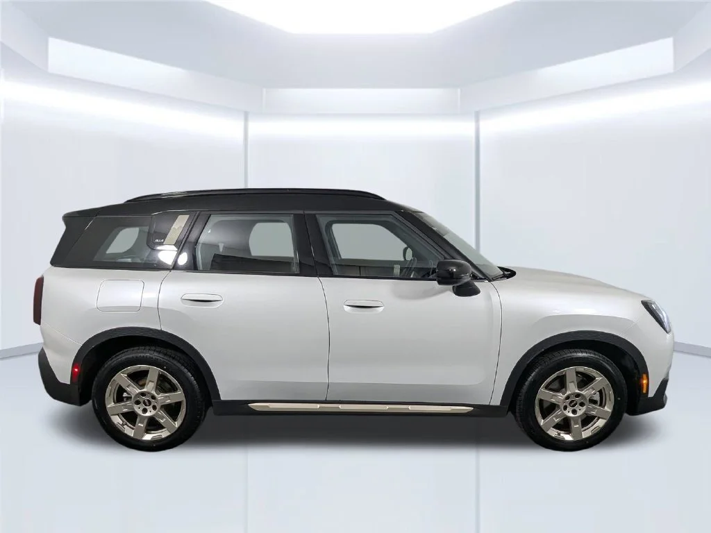 Certified Used 2025 White MINI Signature Plus image 19