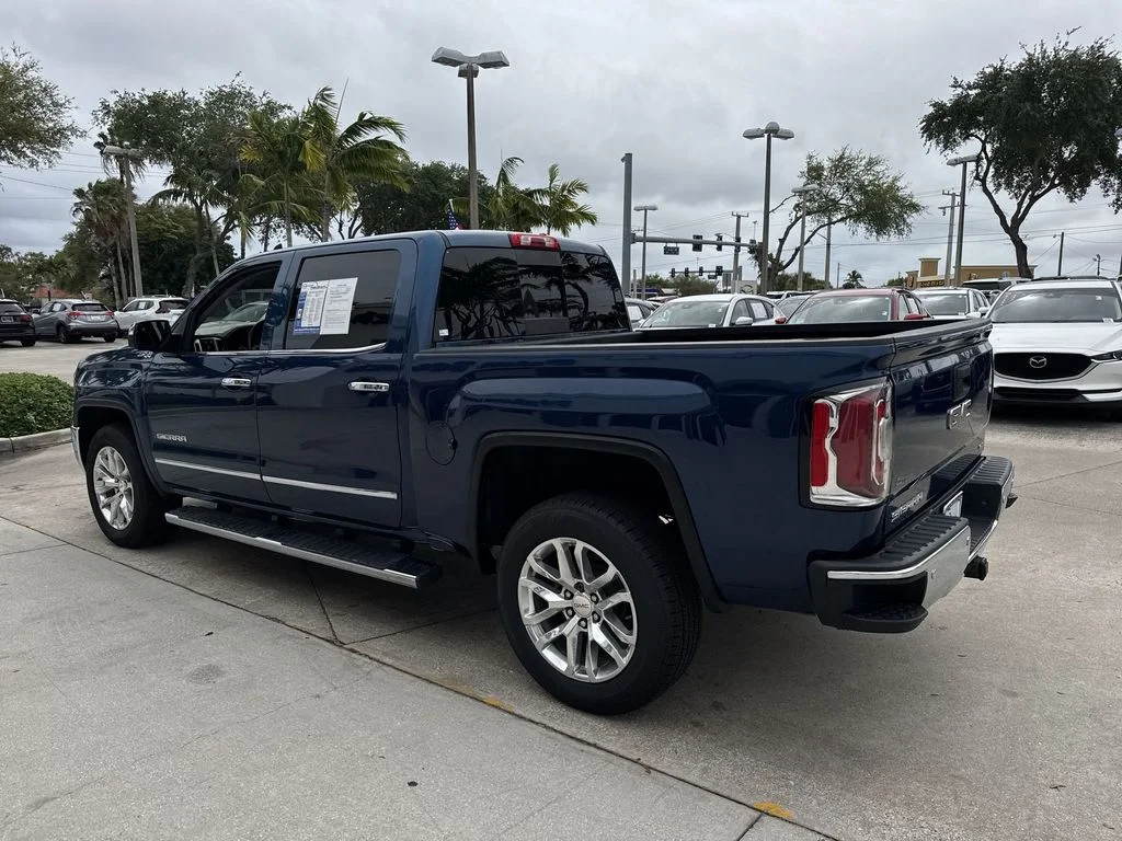 Used 2018 Blue Metallic GMC SLT image 12