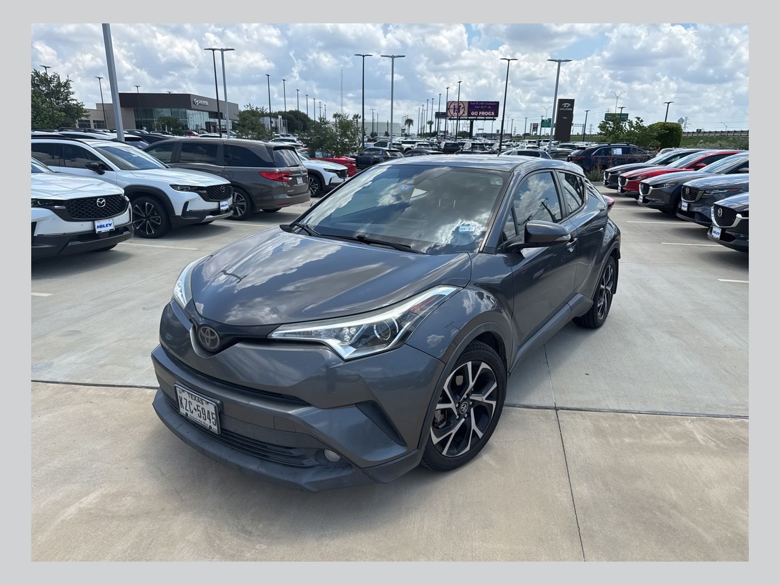 2018 Toyota C-HR XLE Premium's photo