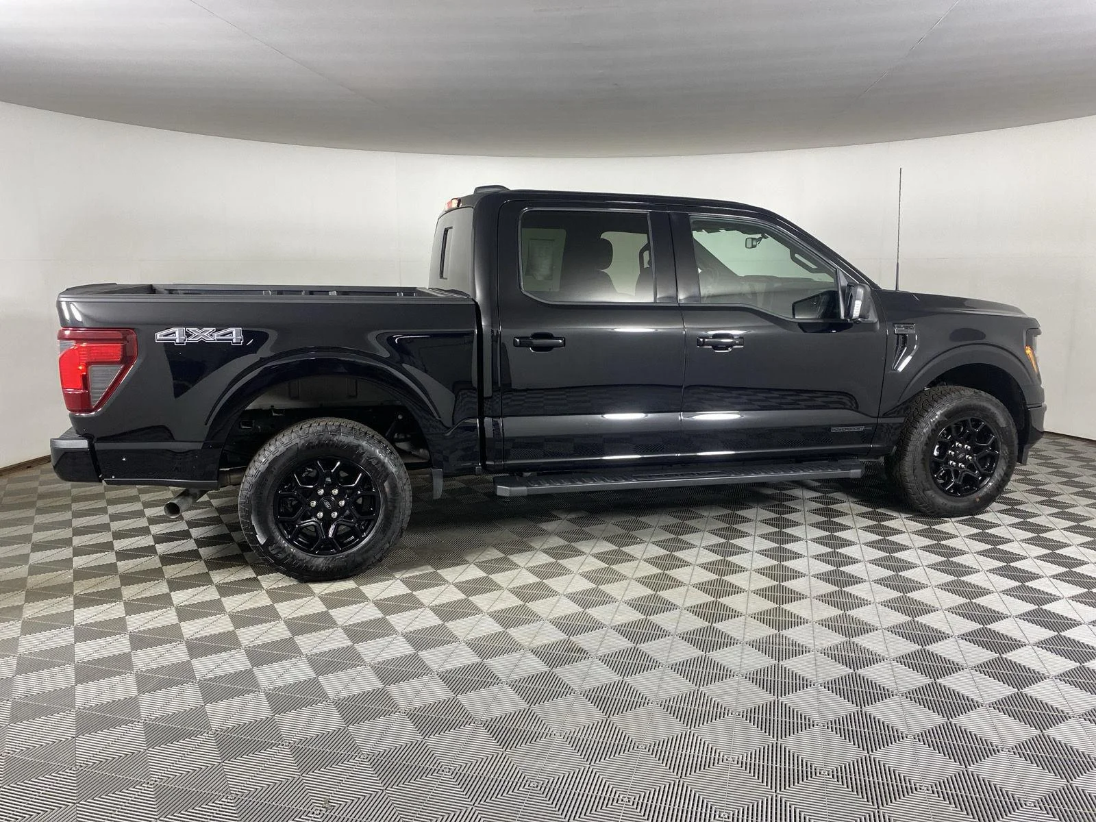 New 2026 Agate Black Metallic Ford XLT image 8