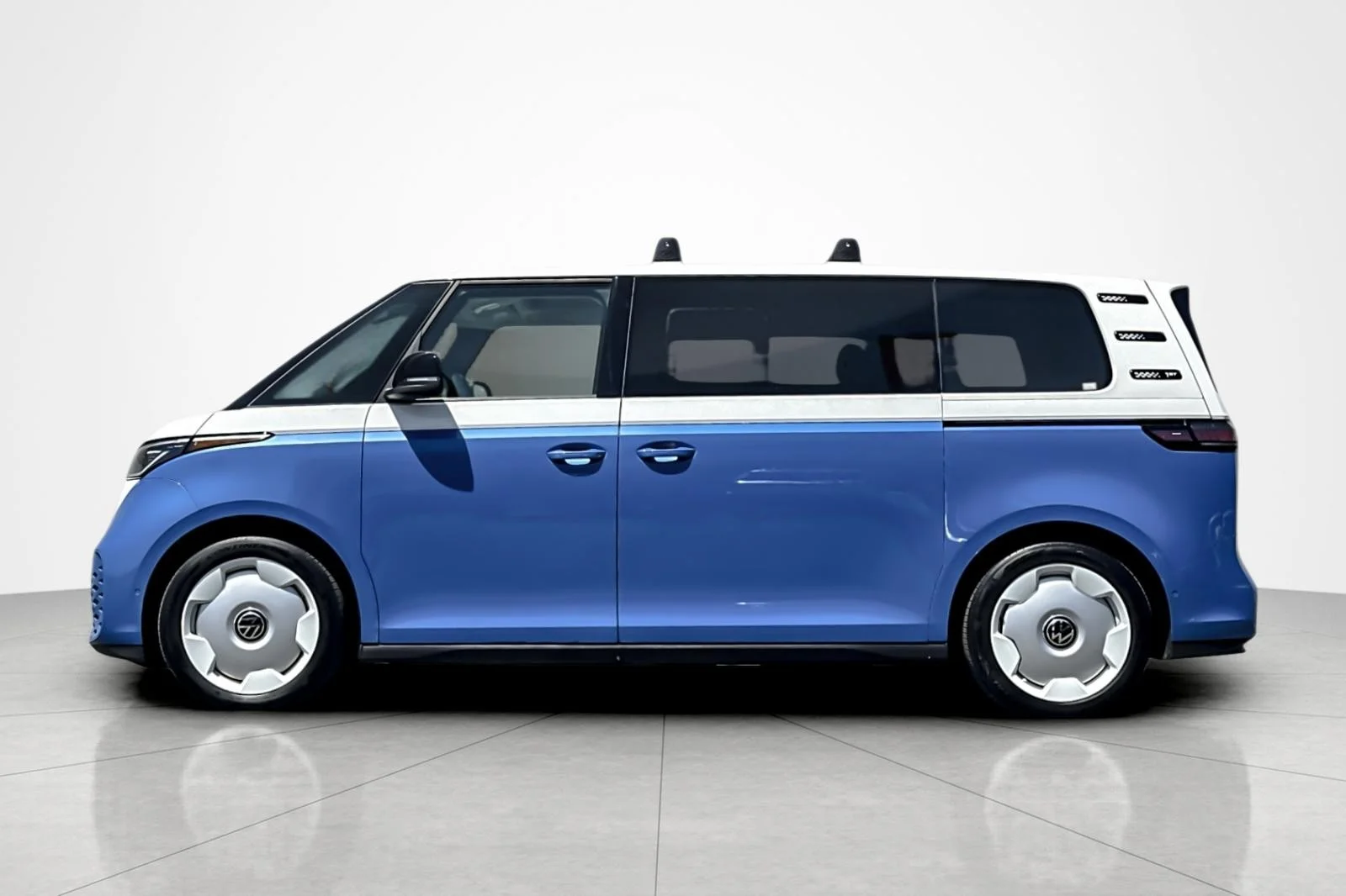 Used 2025 Volkswagen ID. Buzz 1st Edition with VIN WVG5WVEB2SH028202 for sale in Carson, CA