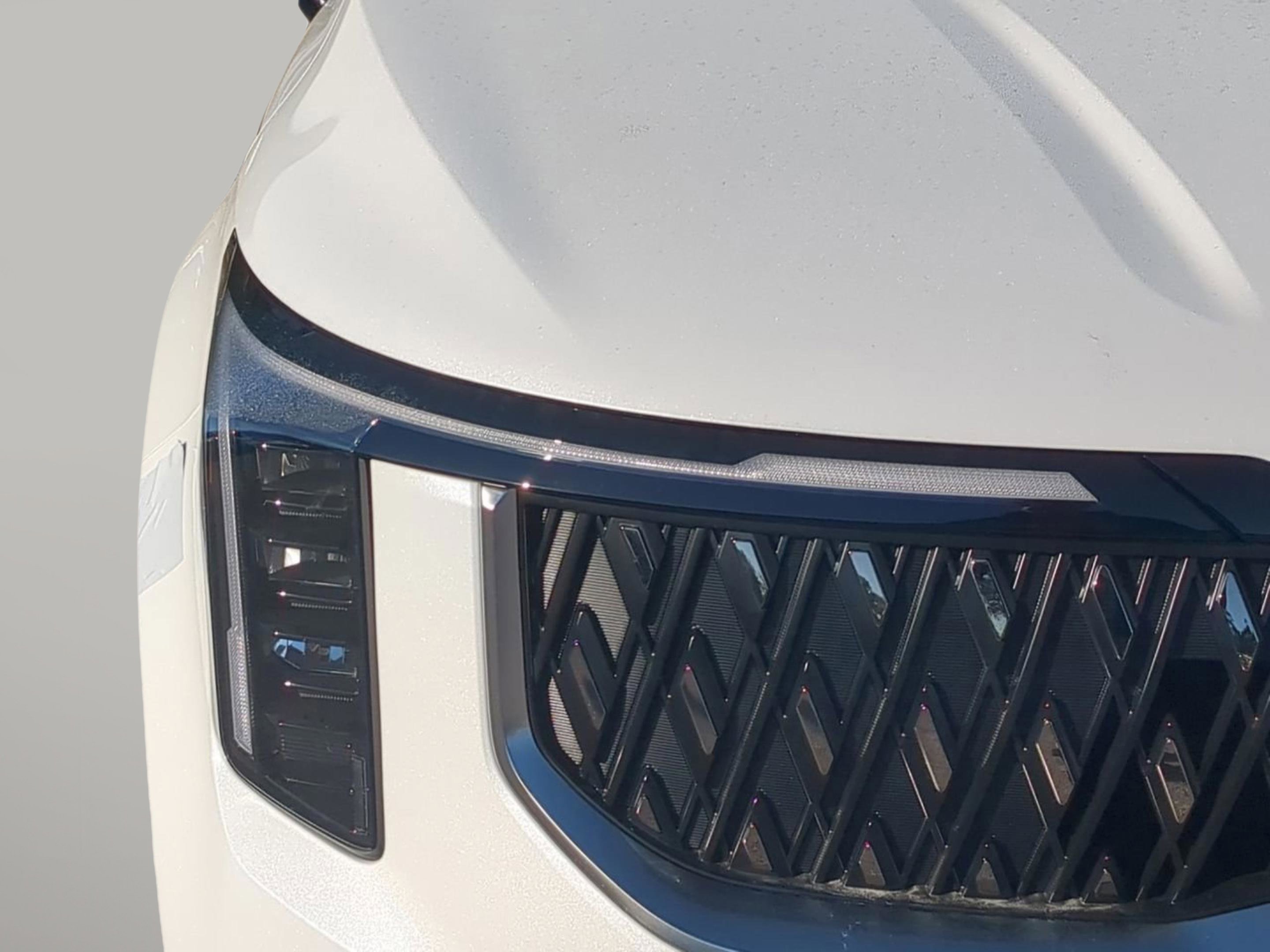 New 2026 Snow White Pearl Kia LXS image 11