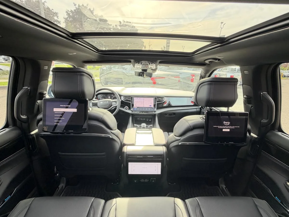 New 2026 Black Jeep Summit Obsidian image 21