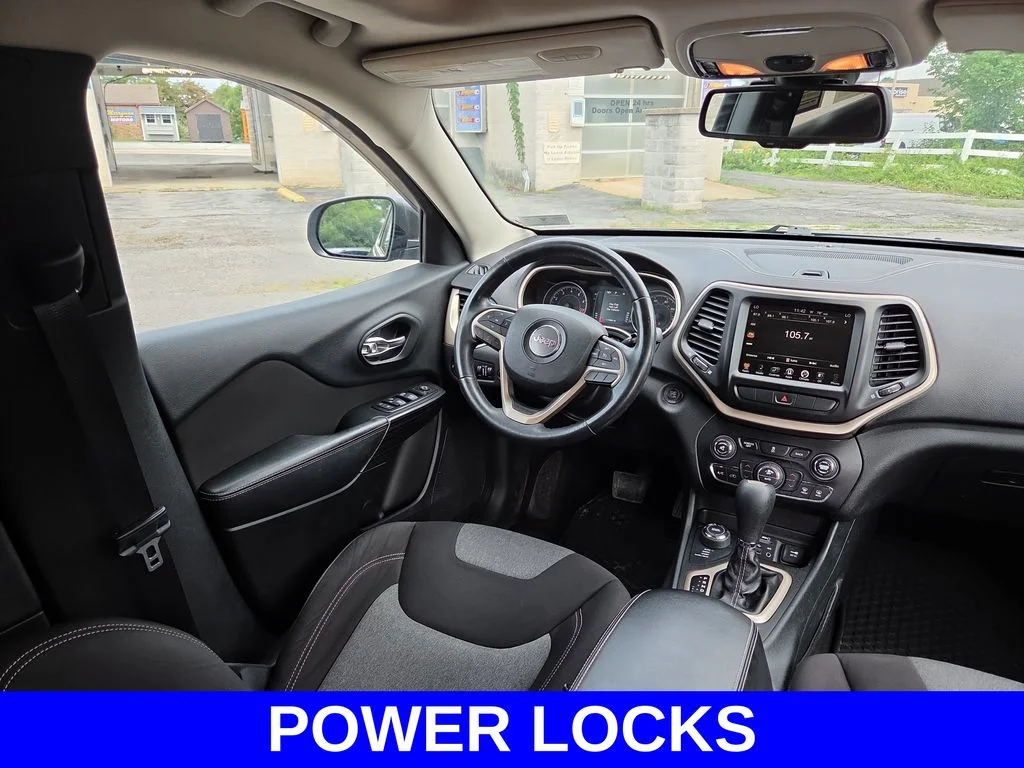 Used 2014 Gray Jeep Latitude image 9