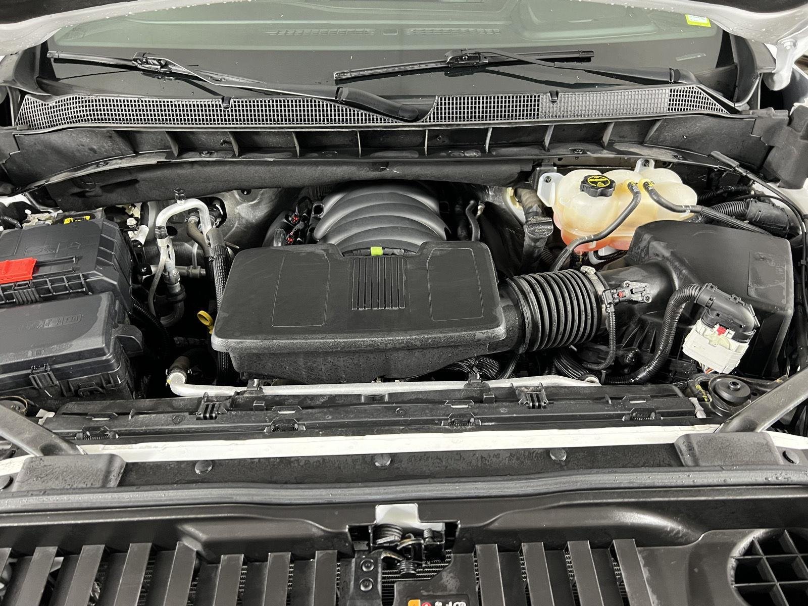Used 2025 Summit White Chevrolet LT image 17